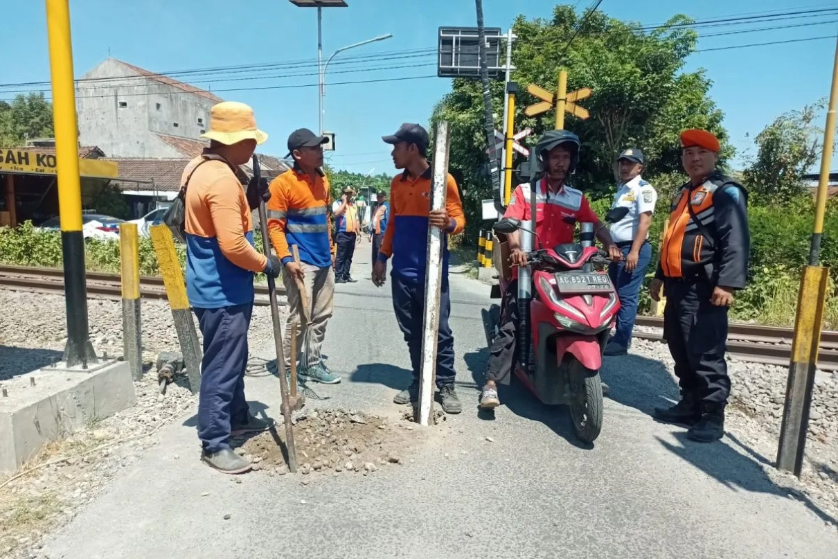 2 Pelintasan KA Ilegal di Tulungagung Ditutup, TKP Laka Avanza Dipersempit